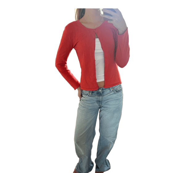 Rød cardigan med knapper