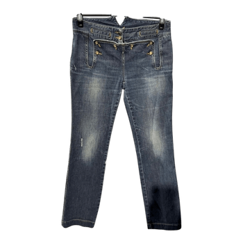Müüa originaal Dolce & Gabbana naiste teksad. Väga kvaliteetne premium denim ja erilise disainiga detailid. Klassikaline sirge lõige, mis istub väga hästi ja on mugav kanda.  ✔️ suurus: 44 (sobib S) ✔️ seisukord: uueväärne ✔️ stiil: vintage / designer denim  Sobivad ideaalselt nii igapäevaseks kandmiseks kui ka trendikaks outfitiks.
