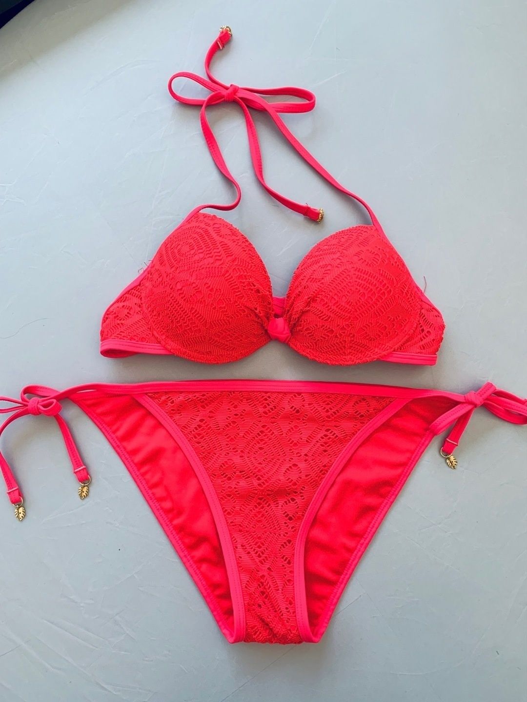 Ensored bikini