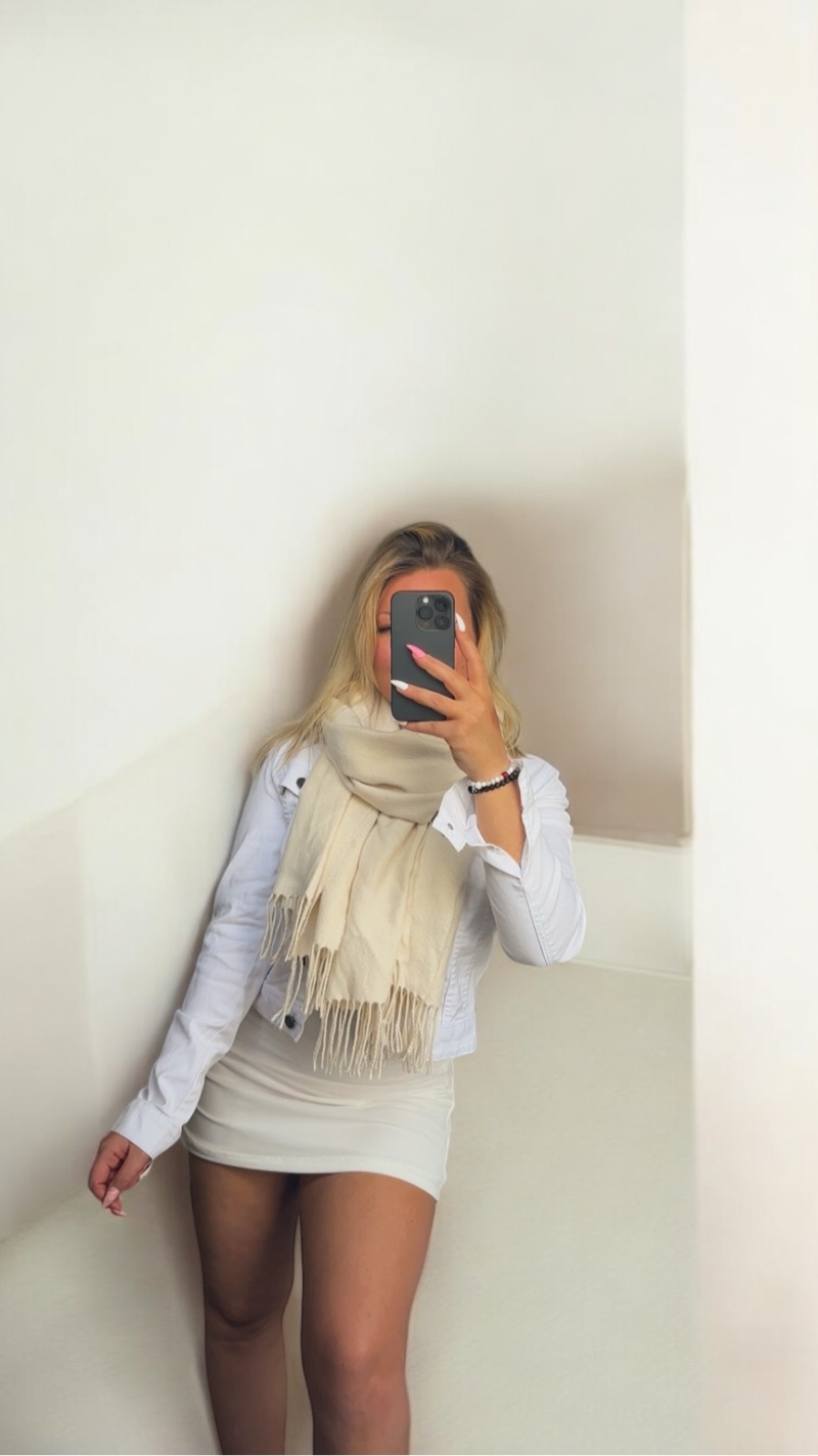 Beige wool scarf