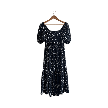 Pilkullinen mekko