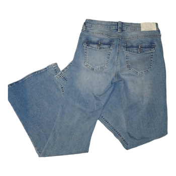 leveälahkeiset farkut