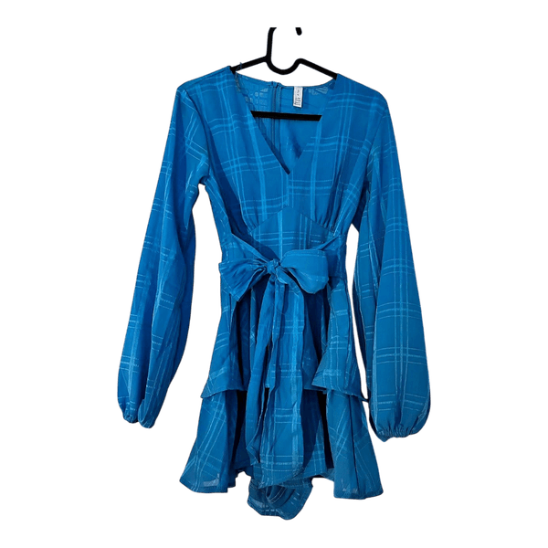 Sininen ruudullinen mekko