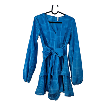 Sininen ruudullinen mekko