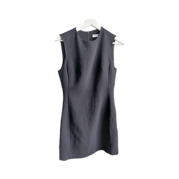 Black sleeveless dress