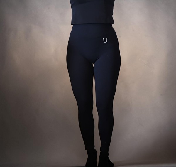 Mustat treenileggingsit