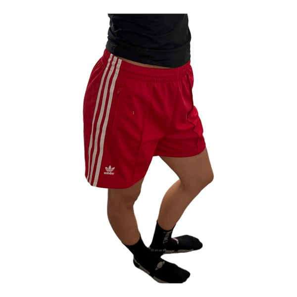 Røde Adidas shorts