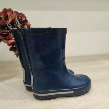 My wear 25 kids' shoes