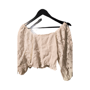 Valkoinen off-shoulder paita