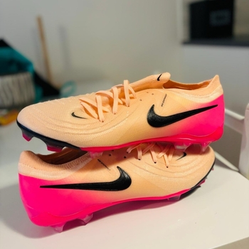 Nike Phantom GX II Elite FG cleats