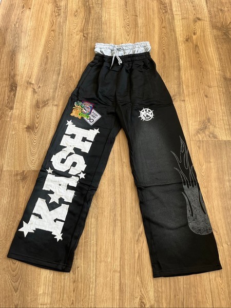Black graphic pants – streetwear style 🖤