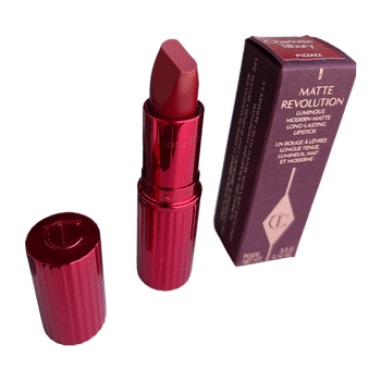 Charlotte Tilbury huulipuna