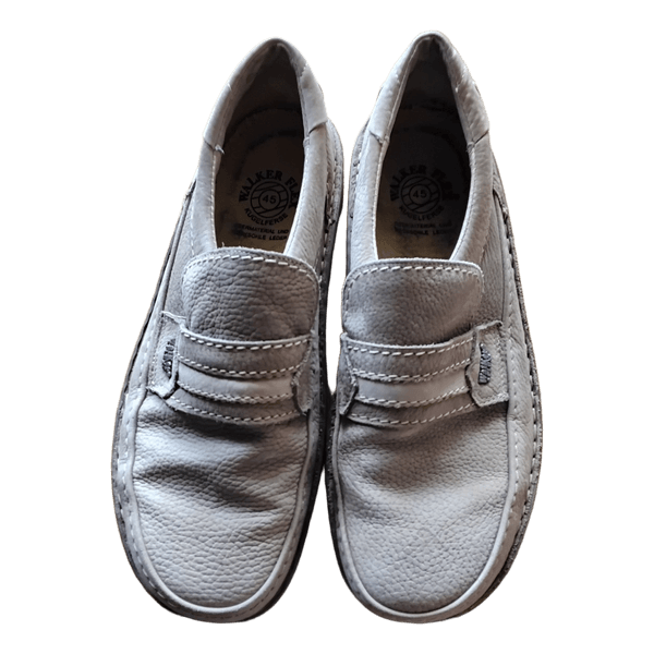 Harmaat nahkaiset loaferit