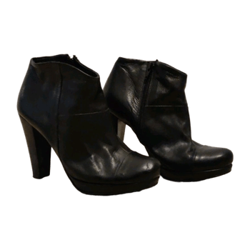 Bianco. boots