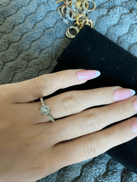 Ring med glittrande sten