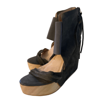 Friis & company heels