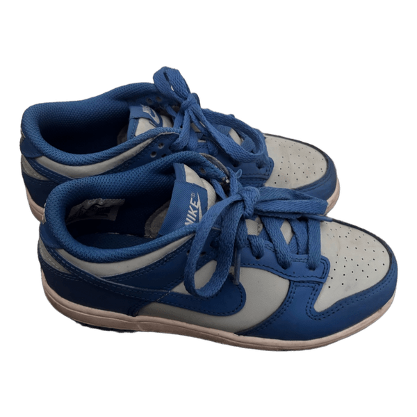 Sinivalkoiset Nike Dunk lenkkarit