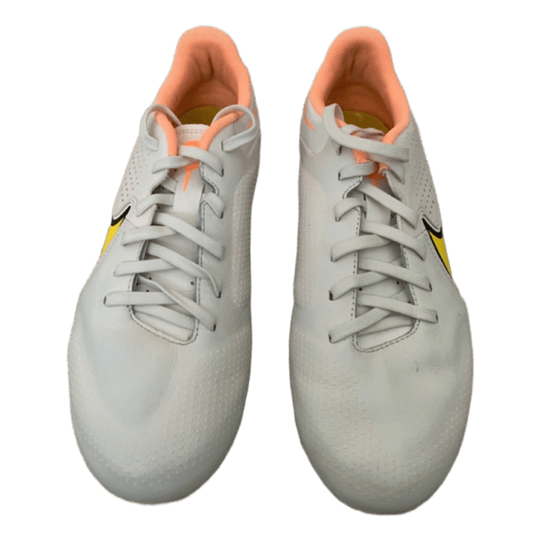 Nike Tiempo futbolo bateliai