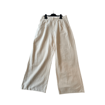 Beige leveälahkeiset housut