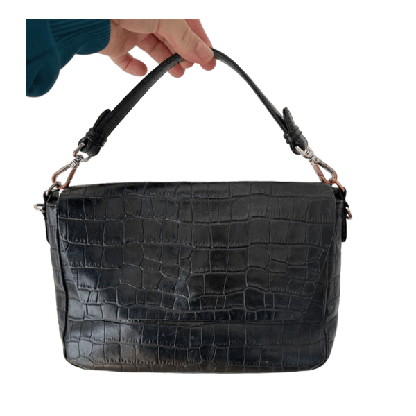 Markberg Sort crossbodytaske med krokodillemønster