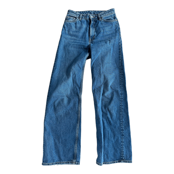Blå jeans med vidde