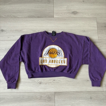 Lakers sweatshirt