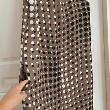 Ruskea polka dot mekko
