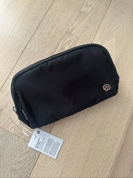 Lululemon everywhere belt bag