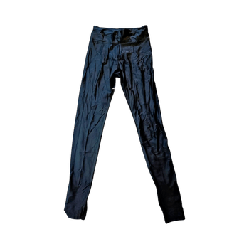 Musta wetlook-leggingsit