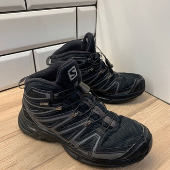 Salomon sports shoes