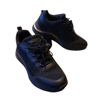 mustat lenkkarit kullan koristeilla