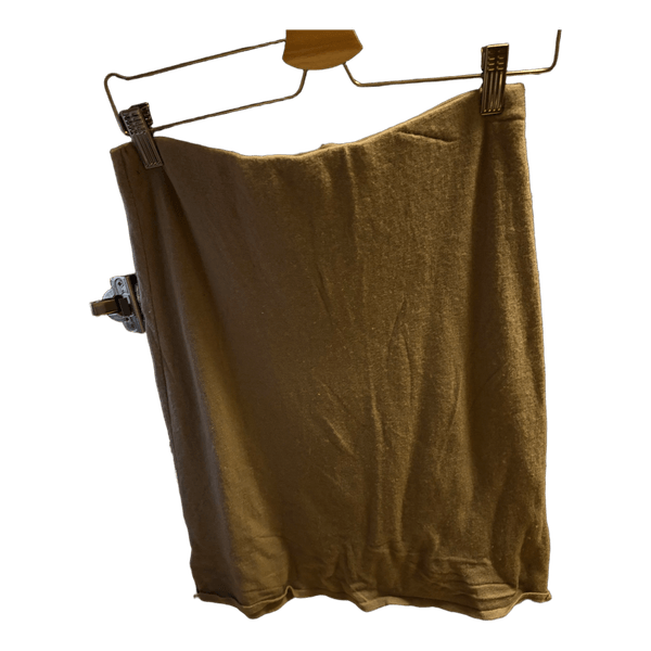 Brown knitted tube skirt