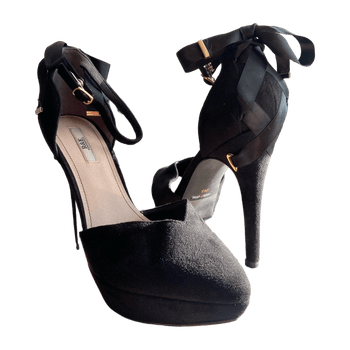 Ribbon heels