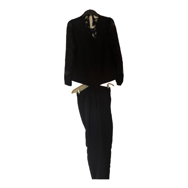 Sort jumpsuit med blonde