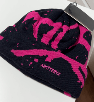 NEW WITH TAG Arc'teryx Grotto Toque beanie in a black and pink pattern  Unisex / one size