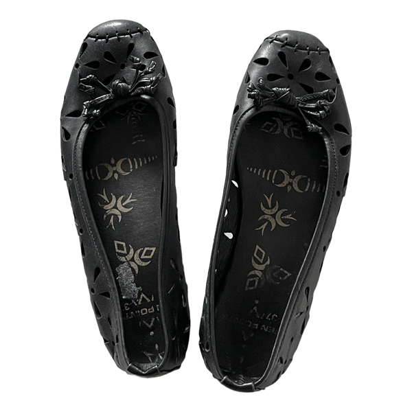 Black leather ballerinas