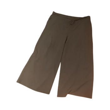 Musta leveälahkeiset housut