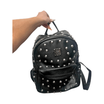 Mustakiviset reppulaukku