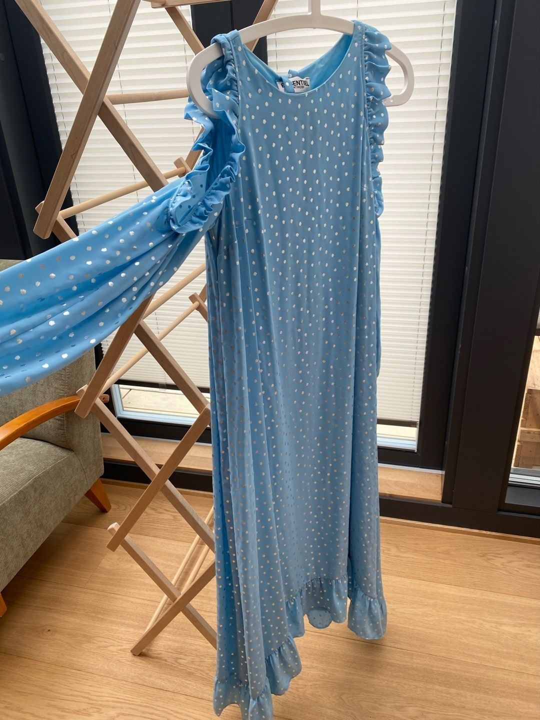 Essential antwerp dress