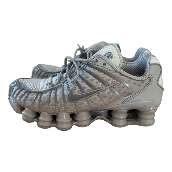 Grå Nike Shox sneakers