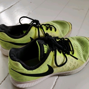Nike sports shoes