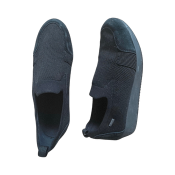 Mustat goretex slip-on tennarit