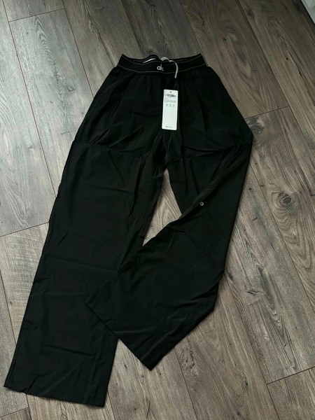 Alo yoga trousers