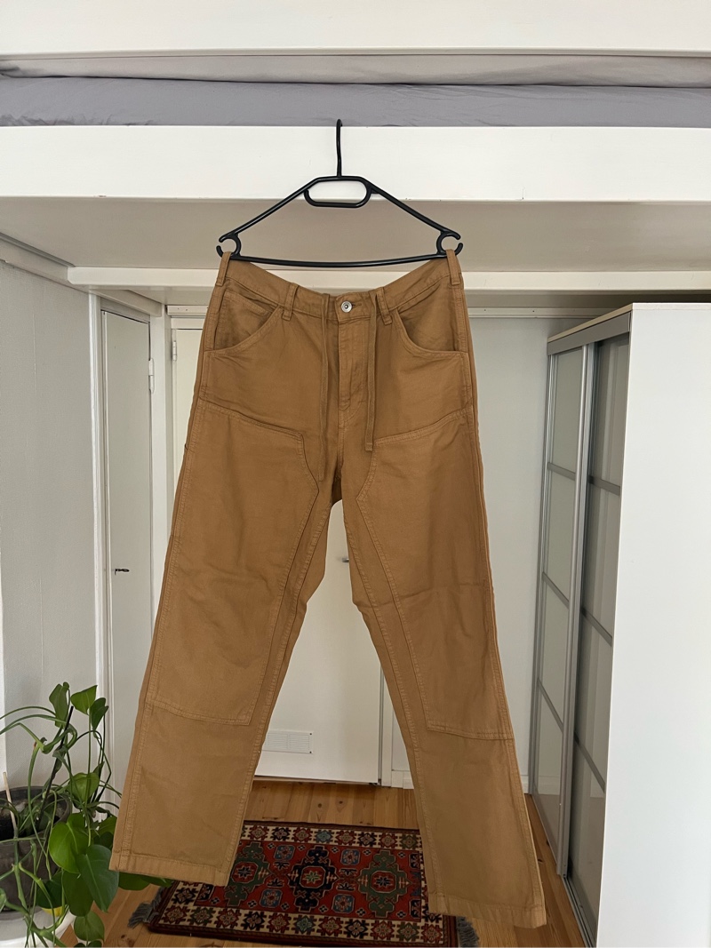 Ruskeat Uniqlo housut