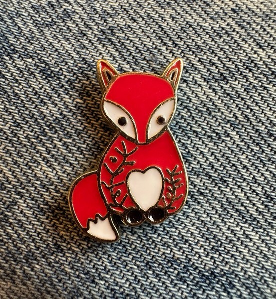 Fox enamel pin