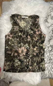 Peppercorn floral mesh top