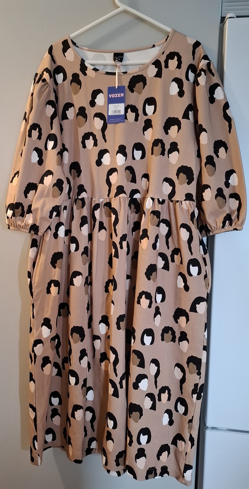 Beige mekko heroines-kuosilla