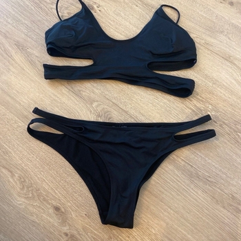 Mustat bikinit 