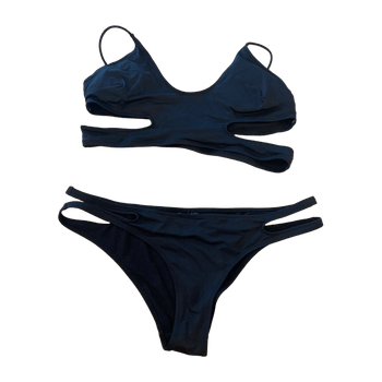 Mustat bikinit 