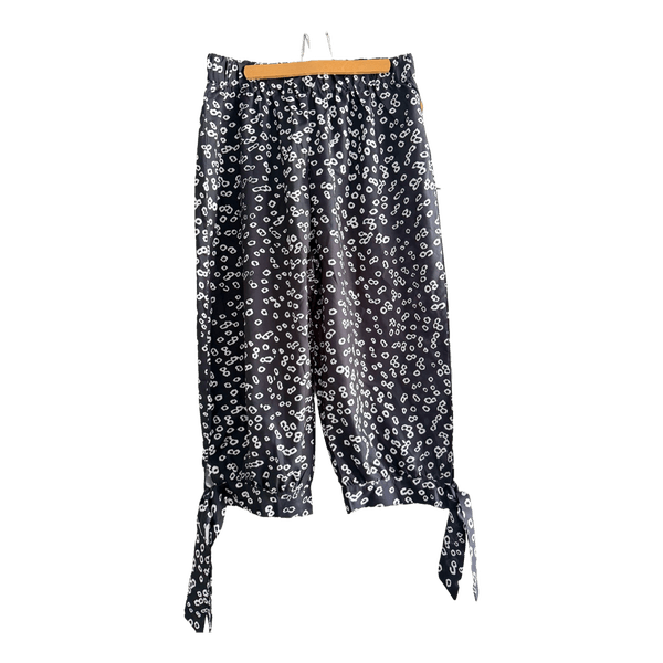 Black patterned cropped trousers